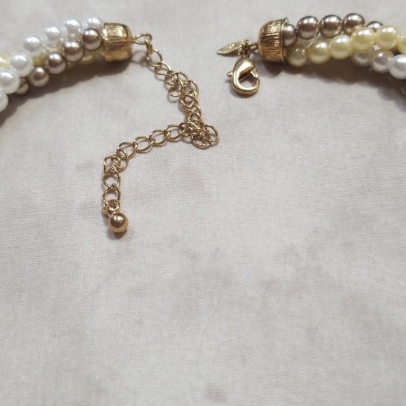 Vintage AVON Triple Strand Faux Pearl Necklace - Picture 8 of 8